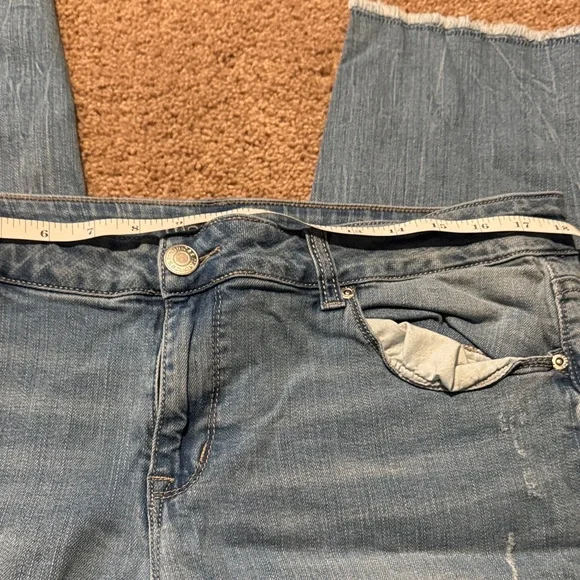 Blue Women's Pearl Detail Capri - Picture 9 of 10